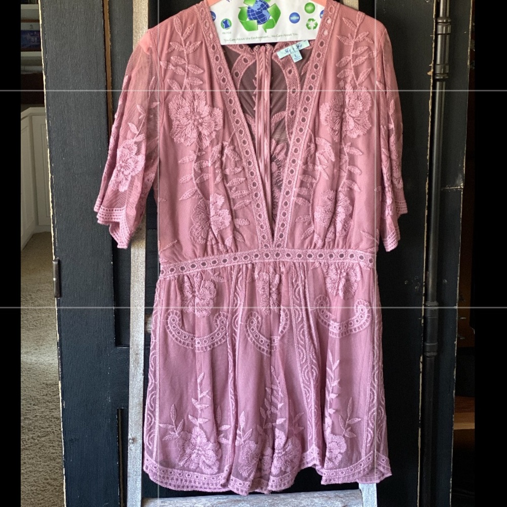 Low cut, Lace Romper